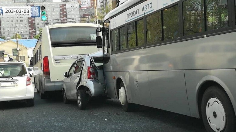 ДТП пассажирский автобус раздавил Toyota Passo